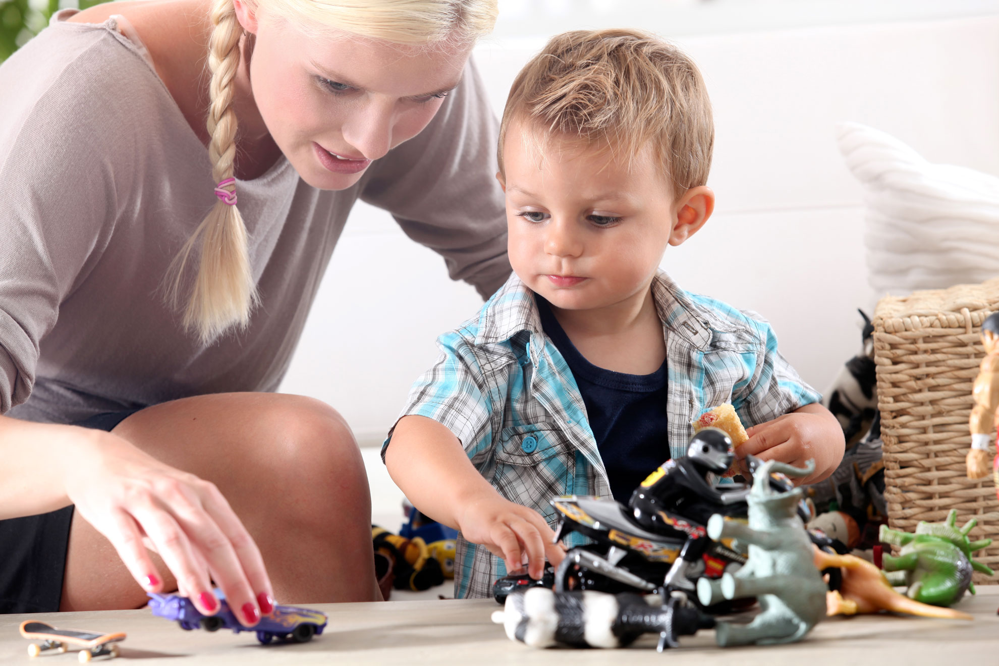 Aide à domicile pour la garde d'enfant de moins de 3 ans ou plus.